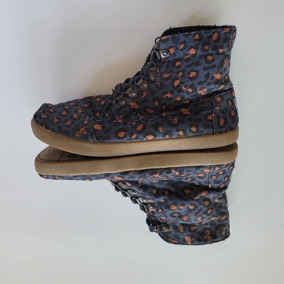 Toms Women's Highland Botas Hightop Canvas and Blue Cheetah Print Booties - Picture 5 of 6